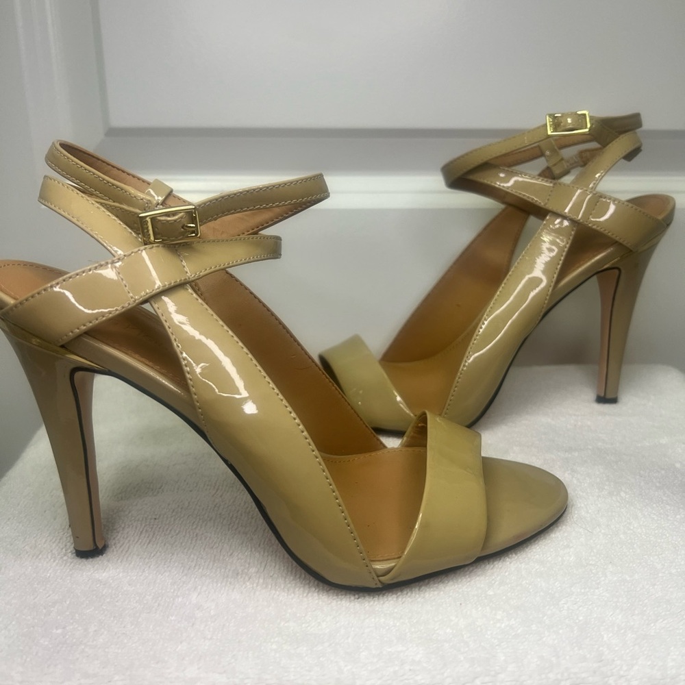 CALVIN KLEIN MELVILLE PATENT LEATHER HEEL SIZE 8